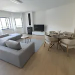 Marisol, Spacious T2 With Ac Near Golf, Aroeira, Caparica Apartment