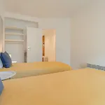 Marisol, Spacious T2 With Ac Near Golf, Aroeira, Caparica *