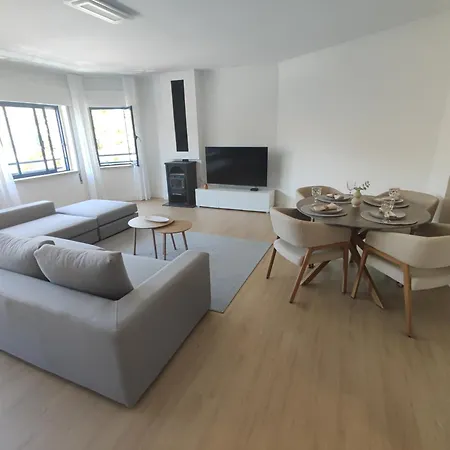 Marisol, Spacious T2 With Ac Near Golf, Aroeira, Caparica Appartement