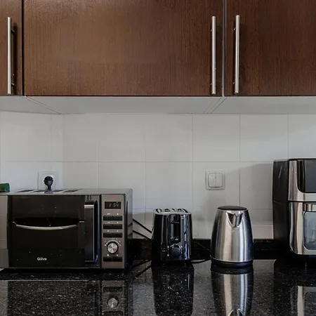 Marisol, Spacious T2 With Ac Near Golf, Aroeira, Caparica Charneca (Setubal)