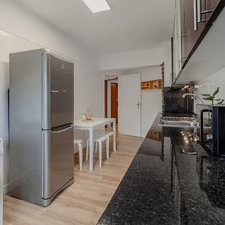 Marisol, Spacious T2 With Ac Near Golf, Aroeira, Caparica Charneca (Setubal)