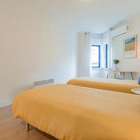 Marisol, Spacious T2 With Ac Near Golf, Aroeira, Caparica Appartement