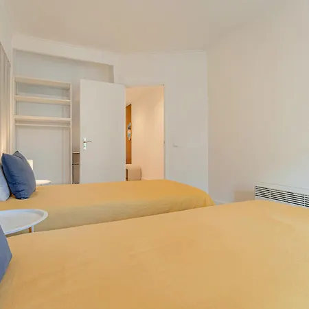 Marisol, Spacious T2 With Ac Near Golf, Aroeira, Caparica *