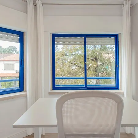 Marisol, Spacious T2 With Ac Near Golf, Aroeira, Caparica