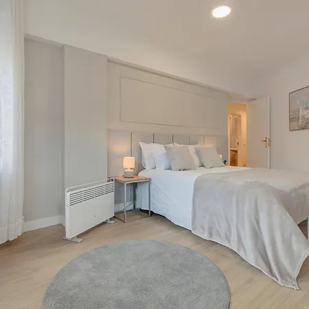 Marisol, Spacious T2 With Ac Near Golf, Aroeira, Caparica