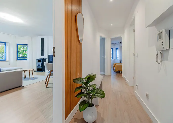 Marisol, Spacious T2 With Ac Near Golf, Aroeira, Caparica アパート *