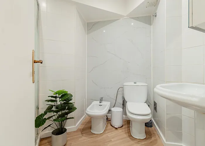 Marisol, Spacious T2 With Ac Near Golf, Aroeira, Caparica アパート シャルネカ