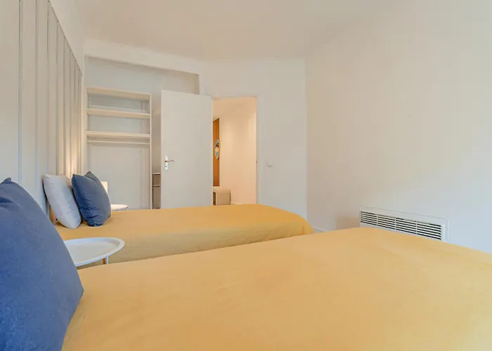Marisol, Spacious T2 With Ac Near Golf, Aroeira, Caparica *
