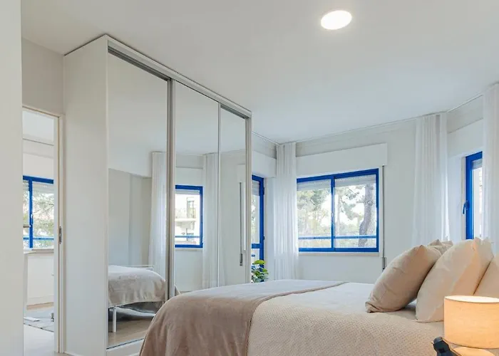Marisol, Spacious T2 With Ac Near Golf, Aroeira, Caparica アパート