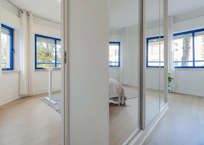 Marisol, Spacious T2 With Ac Near Golf, Aroeira, Caparica *