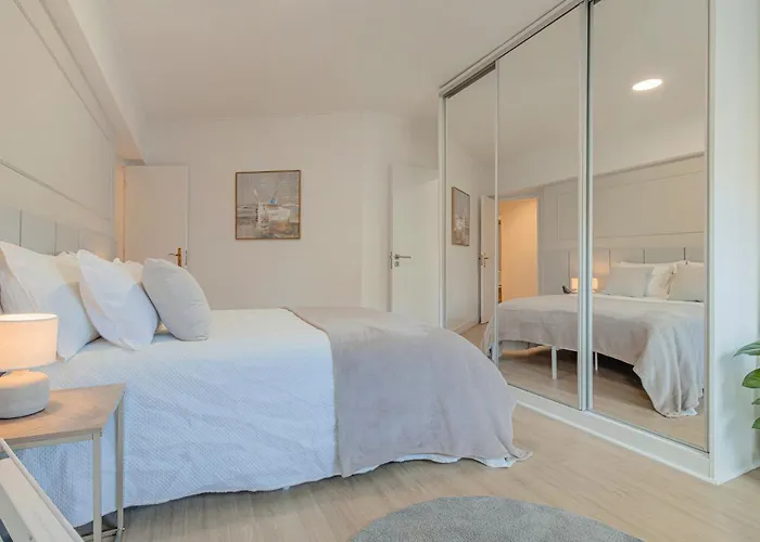 Marisol, Spacious T2 With Ac Near Golf, Aroeira, Caparica アパート