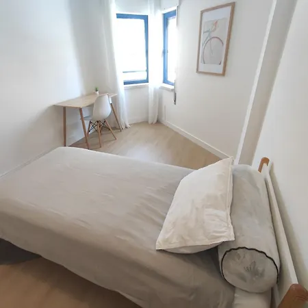 Marisol, Spacious T2 With Ac Near Golf, Aroeira, Caparica *