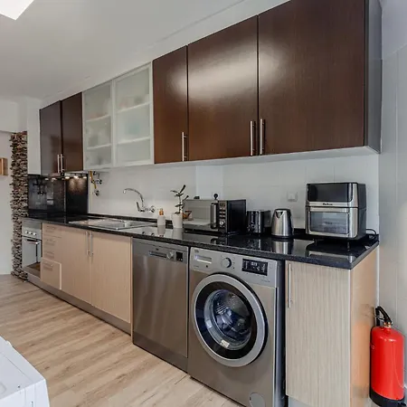 Marisol, Spacious T2 With Ac Near Golf, Aroeira, Caparica שארנקה