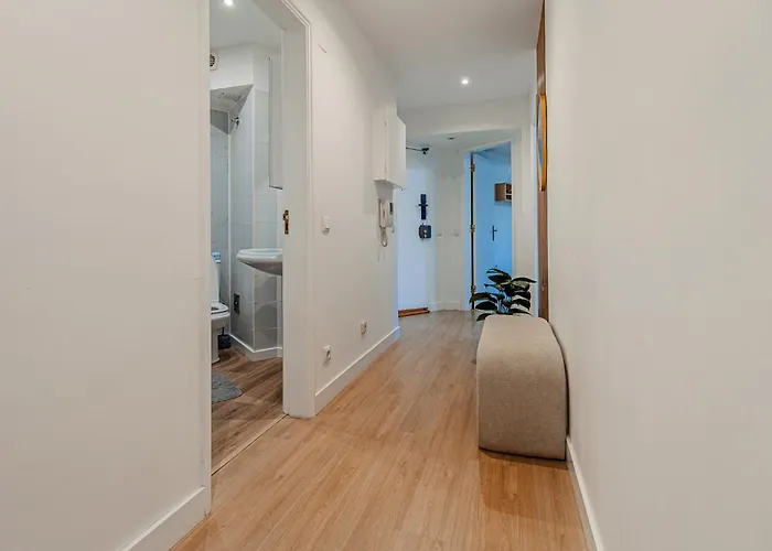 Marisol, Spacious T2 With Ac Near Golf, Aroeira, Caparica דירה *