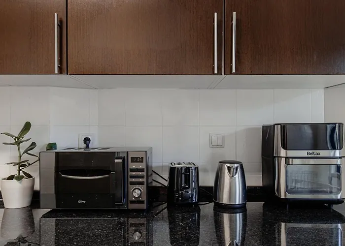 Marisol, Spacious T2 With Ac Near Golf, Aroeira, Caparica שארנקה
