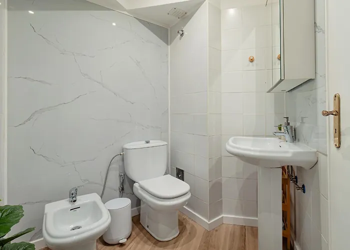 Marisol, Spacious T2 With Ac Near Golf, Aroeira, Caparica שארנקה