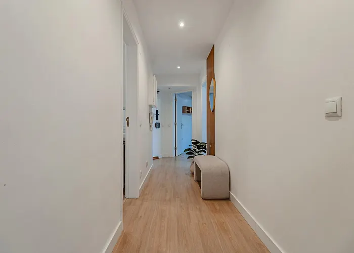 Marisol, Spacious T2 With Ac Near Golf, Aroeira, Caparica *