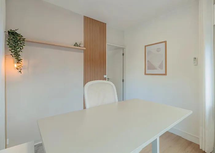 Marisol, Spacious T2 With Ac Near Golf, Aroeira, Caparica דירה *