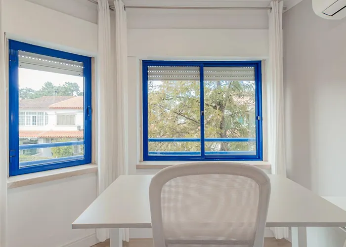 Marisol, Spacious T2 With Ac Near Golf, Aroeira, Caparica