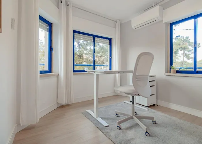 Marisol, Spacious T2 With Ac Near Golf, Aroeira, Caparica דירה *