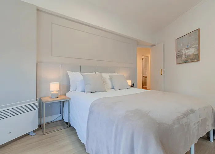 Marisol, Spacious T2 With Ac Near Golf, Aroeira, Caparica *